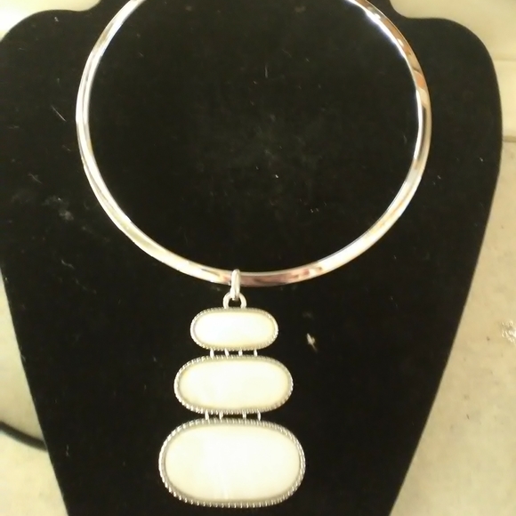 NWOT BEAUTIFUL NECKLACE - Picture 3 of 5